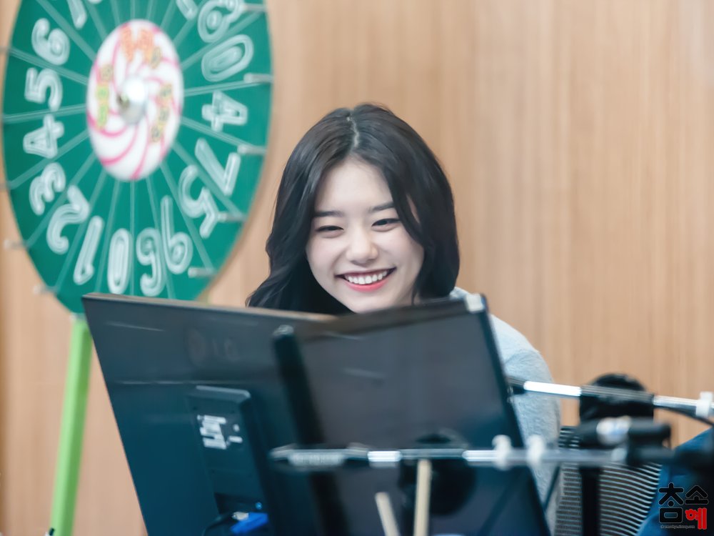 charm_sohye's tweet photo. 170228 두시탈출 컬투쇼 녹화 소혜 직찍3
#소혜 #김소혜 #sohye #컬투쇼
https://t.co/tIuDd8cpD3 https://t.co/c5Y6rGsb3l