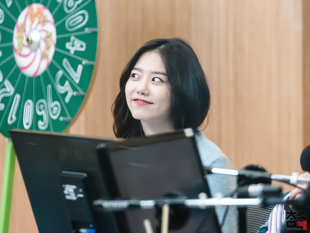 charm_sohye's tweet photo. 170228 두시탈출 컬투쇼 녹화 소혜 직찍3
#소혜 #김소혜 #sohye #컬투쇼
https://t.co/tIuDd8cpD3 https://t.co/c5Y6rGsb3l