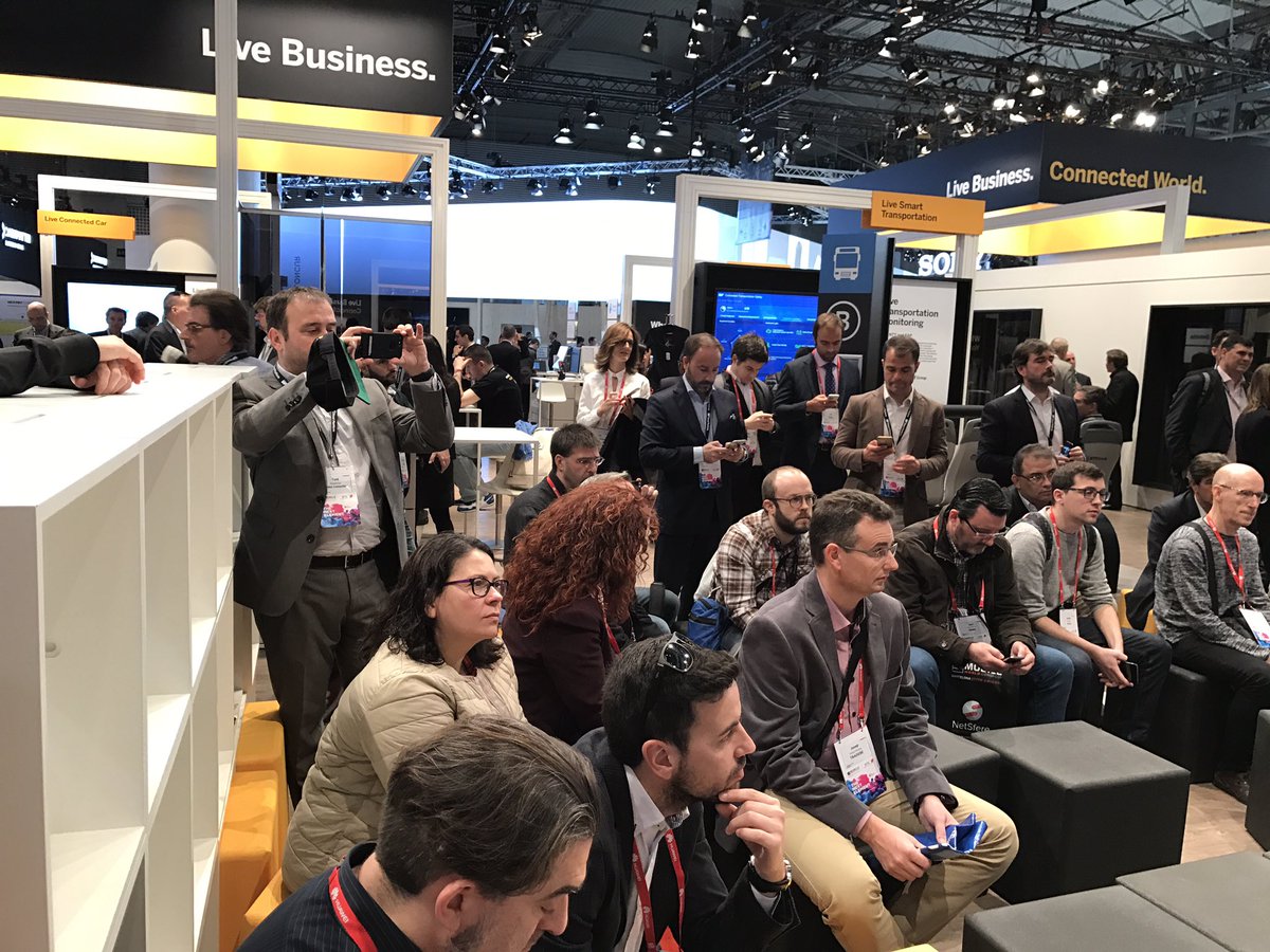 dreifs's tweet photo. @ferranlatorre ens explica al #mwc17 la seva aventura amb @seidor i @seidorlabs #sap https://t.co/dmRKlUellJ