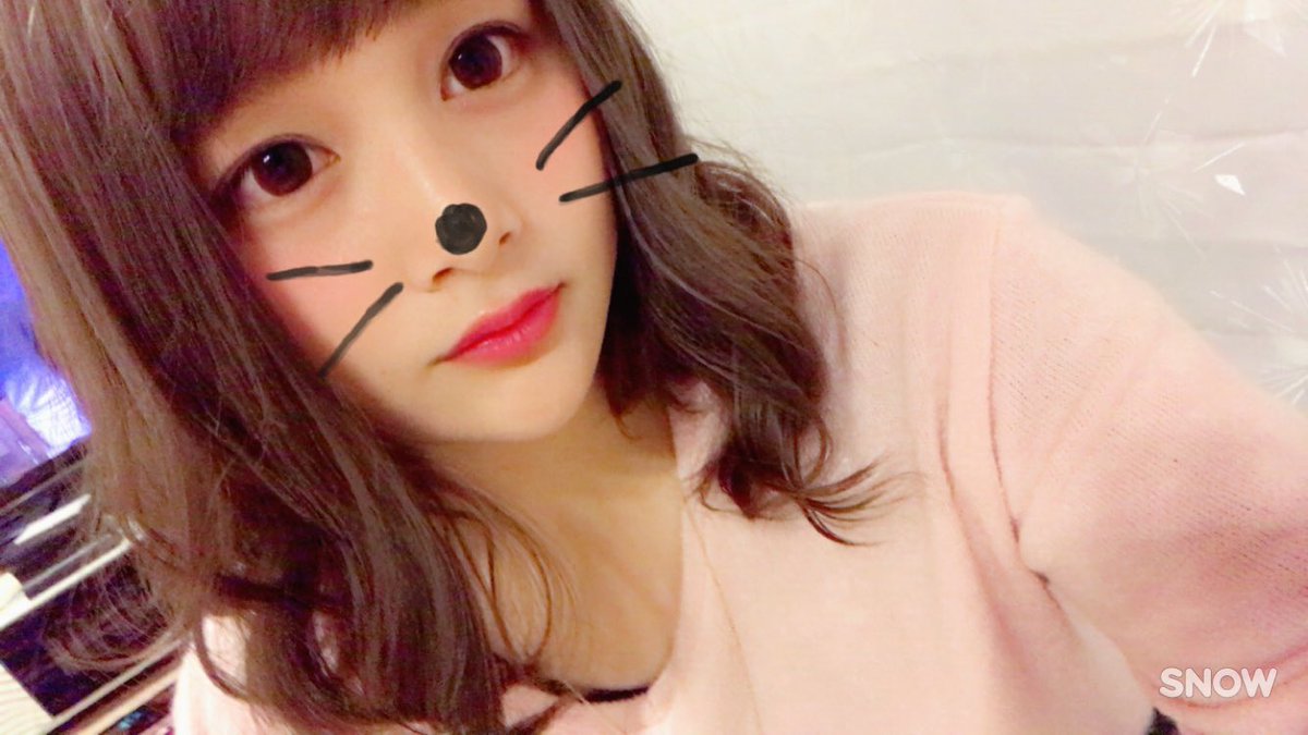 yuka53111's tweet photo. 祝卒業🌸ということで髪染めてきた～
アッシュベージュ！いい感じなった☺️
染める前と染めた後✨
光に当たったらもっとあかるい～ https://t.co/auMYm4S1wn