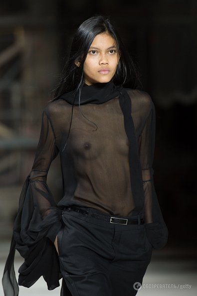 obozrevatel_ua's tweet image. Грудь напоказ: в #Париж&apos;е знаменитый #модныйДом представил эпатажную коллекцию bit.ly/2lcpA8k