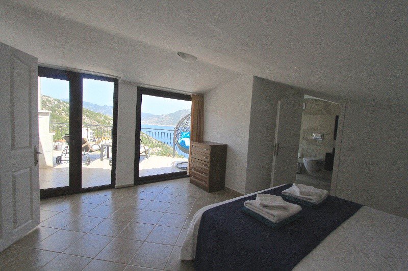 Kalkan'da plaja 150 metre mesafede, deniz manzaralı villa .goo.gl/iZusdYb
#kiralıkyazlık, #günlükkiralıkvilla, #kalkanvilla