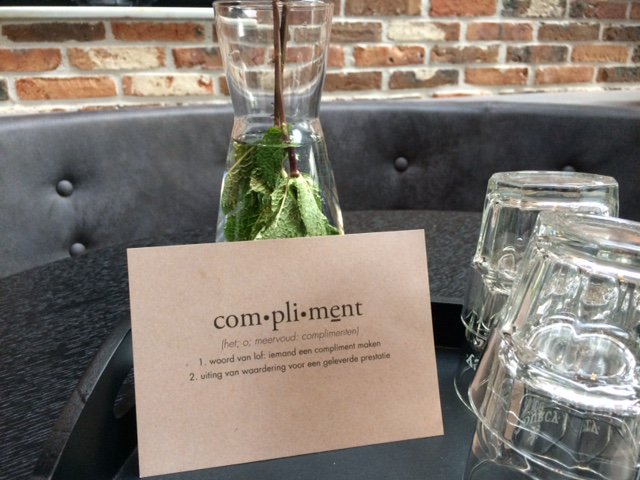 Niet alleen op Nationale #Complimentendag maken wij een compliment aan onze #gasten. Dit kaartje geven wij altijd mee aan de zakelijke gast!