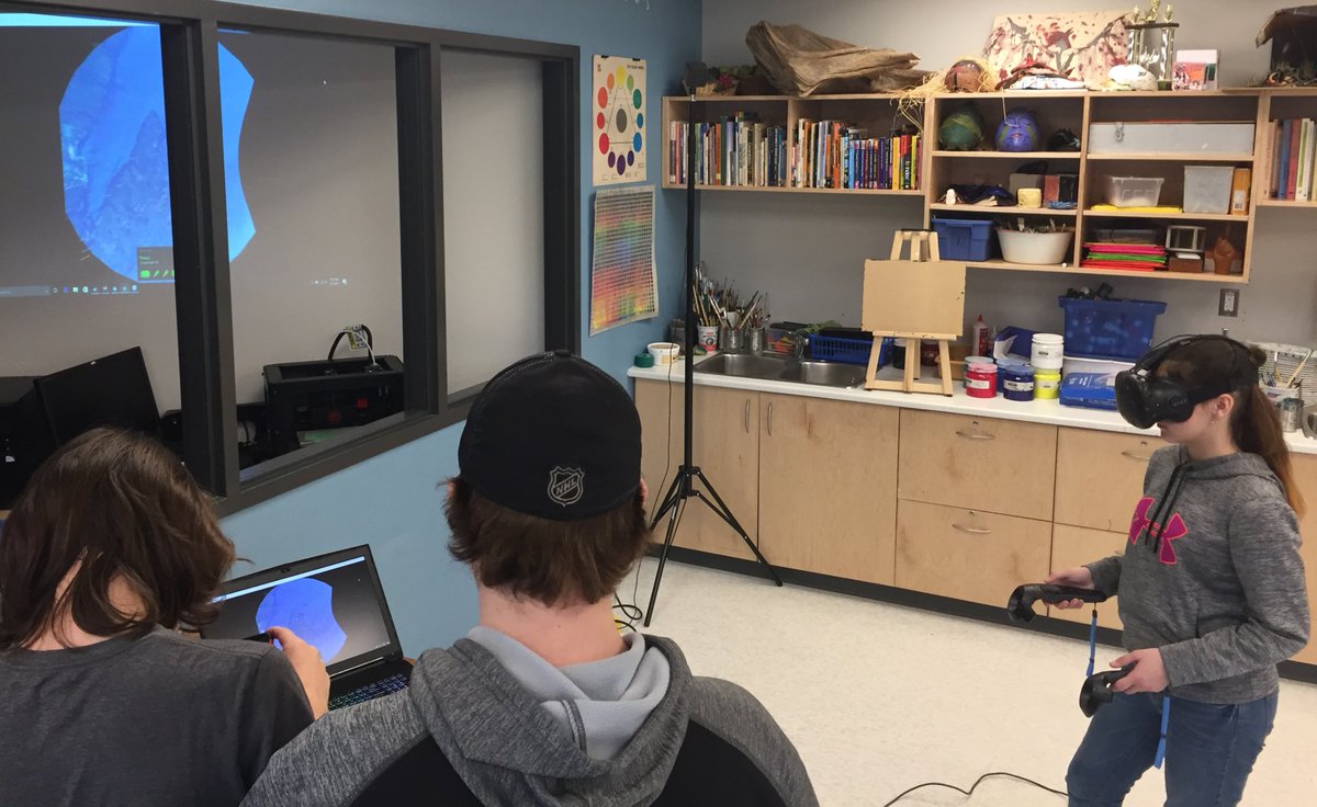 MrJonathanPratt's tweet image. Helping each other navigate the globe in Google Earth #VR. @MVDHS Gr 9. Geography Ss explore #geotechnology #RCDSBTweets #21stCenturySkills