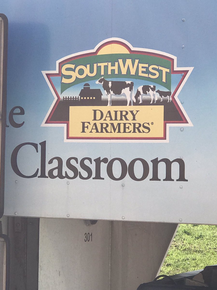 MrsKeensClass's tweet photo. Learning about milk from Katie Belle and #SouthwestDairyFarmers. @WoodwayElem https://t.co/X1v15gOBZU
