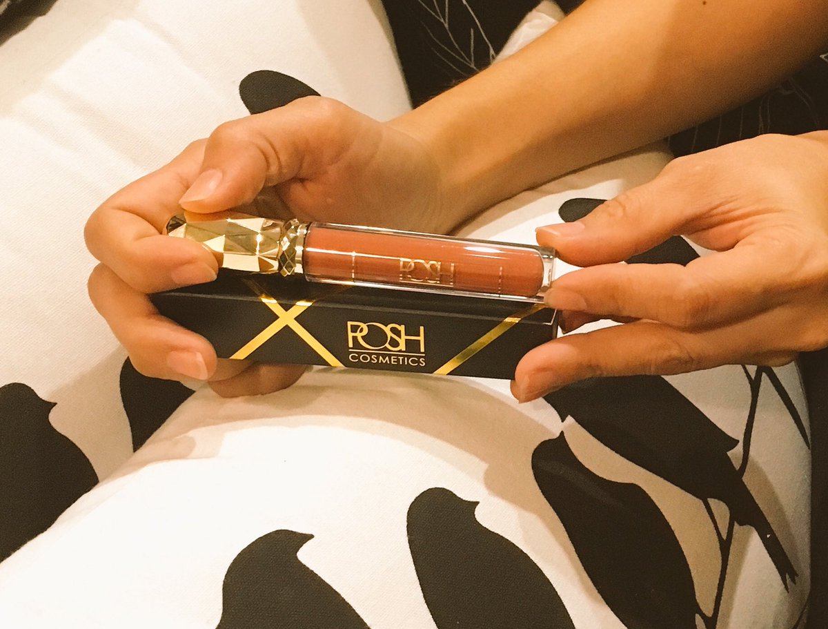 missynida's tweet photo. Jangan marah! #mefirst @aleeyahawyeah @haniadoi #poshcosmetics #poshlola #poshvanessa #puckerupwithposh #lipmatte https://t.co/mSvPty6nUH