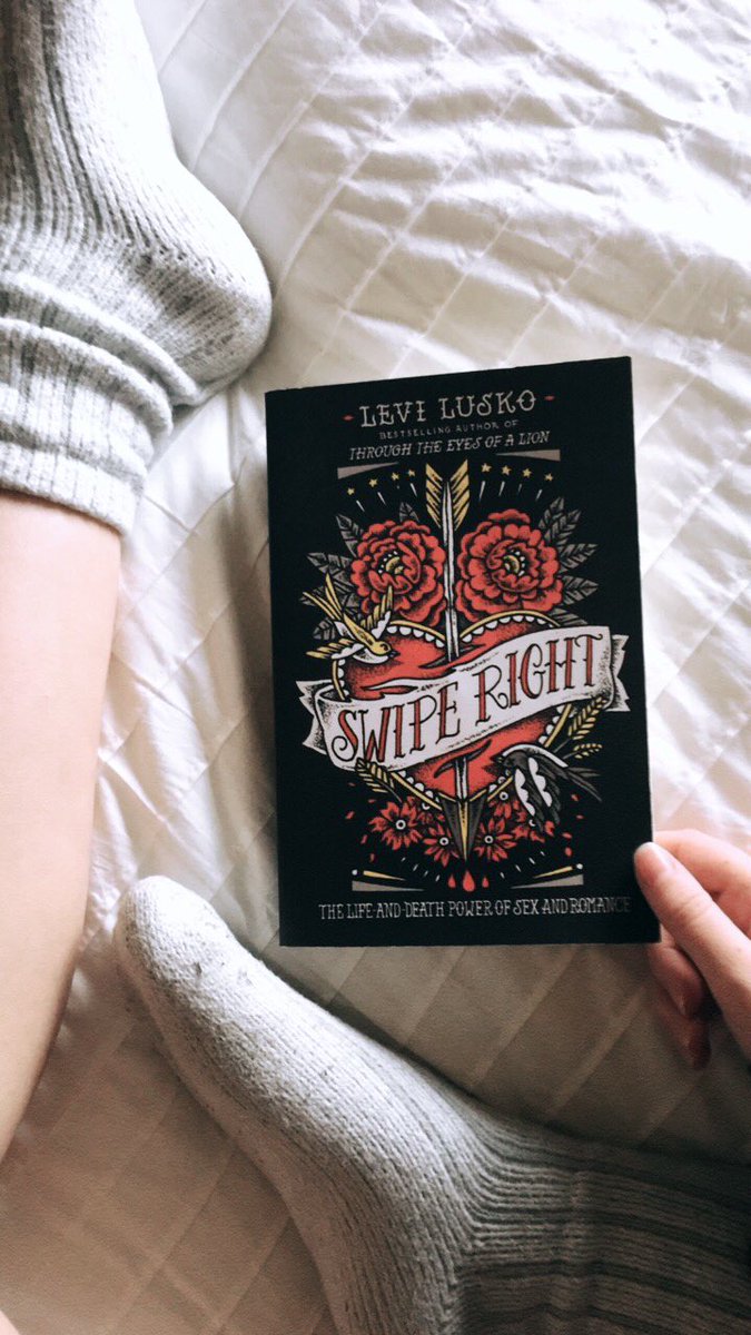 HopeGray17's tweet photo. @levilusko #SwipeRightBook 

 💛💛🍍🍍🦈🦈! https://t.co/fBXmMI0tmu