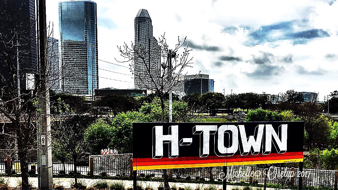 Houston_Traffic's tweet photo. The weather is perfect for exploring #BuffaloBayouPark #Houston https://t.co/S16OFoKbyN