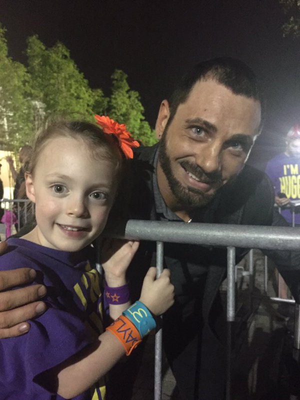 DizTrain's tweet photo. For the record, @AustinAries was very cordial when meeting my daughter pre-WWE/NXT. No idea why people say otherwise #MaybeCheckYourself https://t.co/JKkiGbGXzm