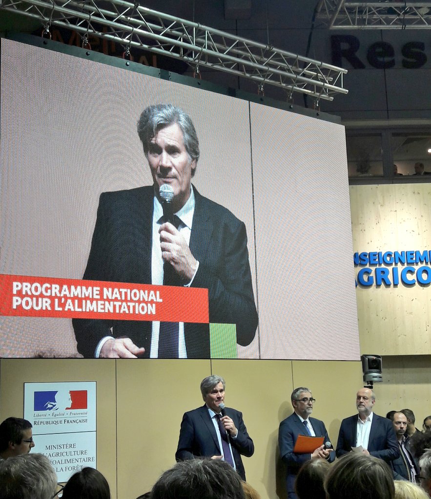 Agri_Gouv's tweet photo. #SIA2017 sur le stand > présentation lauréats de l'appel à projets du Programme national pour l'#alimentation (PNA) en présence de @SLeFoll https://t.co/AjpcfCmGBt