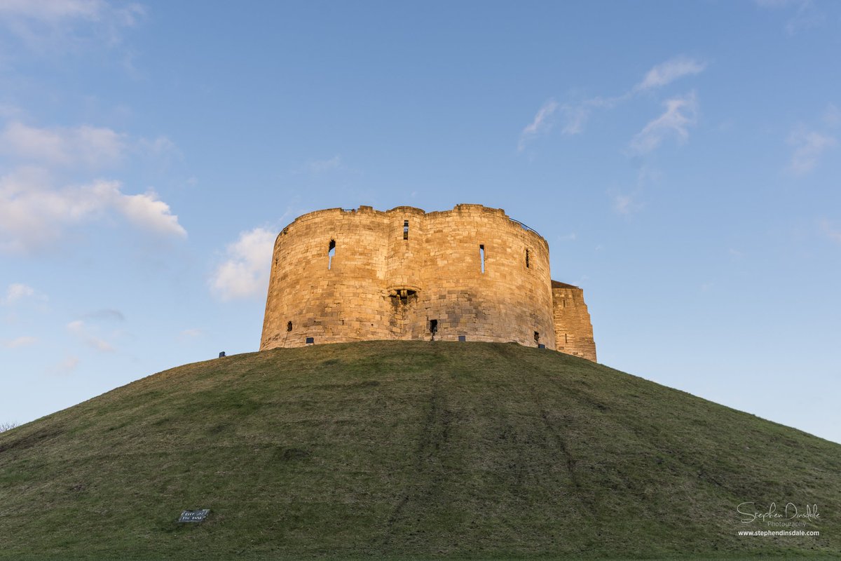 How many RT's can I get for the wonderful City of #York? 👍😍📷 #Yorkshire #streetphotography <a href="/VisitYork/">✨ Visit York ✨</a> #History #medieval