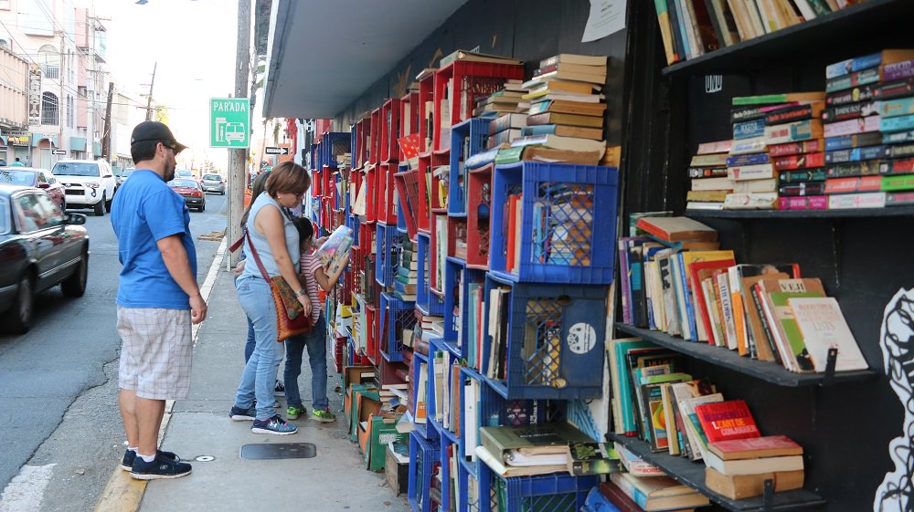 WorldHabitat's tweet photo. This #WorldBookDay20 read our free #housing publications! https://t.co/eRToIsWlnL Here is a book exchange seen on #IntercambioPR https://t.co/d04eVzcXVX