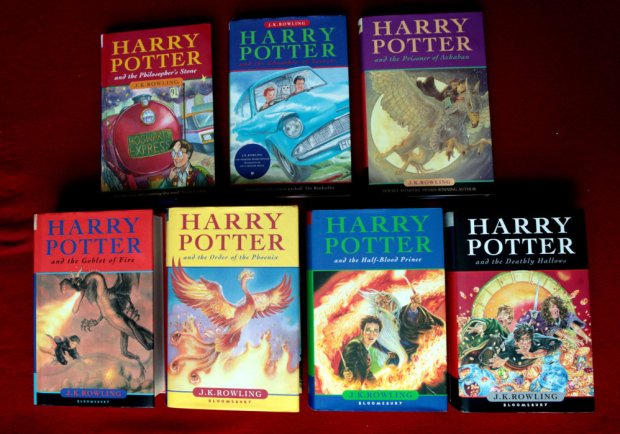 PotterWorldUK's tweet photo. Happy #WorldBookDay

RT if you see your favourite book https://t.co/4w3nwnCggi