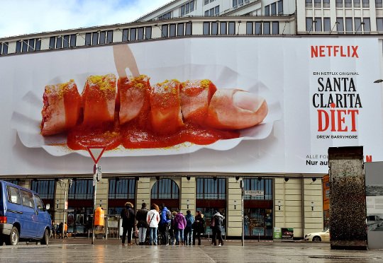 MediaNetwerk's tweet photo. [Column] Martin Leeflang: Fingerfood voor marketeers en de dopaminejagers van Netflix https://t.co/y2kkiZDKWS #OOH https://t.co/otWK7ZMYAt