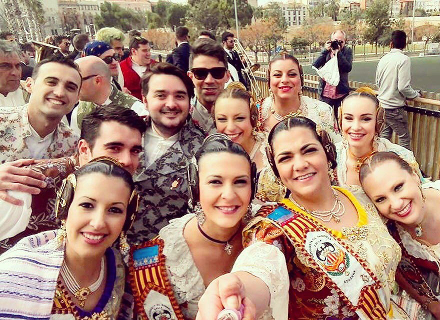 Carrilero_Alex's tweet photo. ¡Qué ganas de que llegaras #marzo! 

#Fallad #Fallas2017 #PeriodistaGilSumbiela https://t.co/A92H4Bl54x