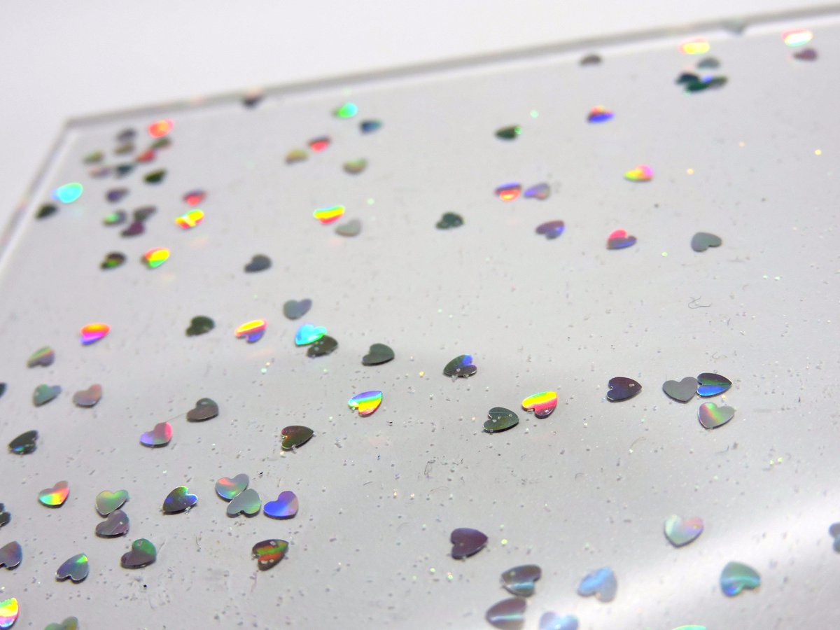 株式会社トリニティ Twitterren Trinity オリジナル ラメフレーク アクリル 間もなく受注開始です ハートの形のラメ 細かいラメ入り 星の形のラメ 細かいラメ入り 背景白と黒で写真取ってみました 受付開始まで今しばらくお待ち下さい T Co