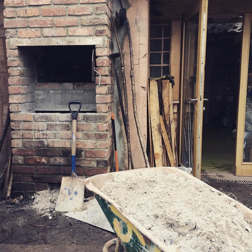 whitepostbakery's tweet photo. At least we don't have to worry about cleaning the oven doors 
#ashpitsfull #woodfired #wh… https://t.co/DD2kB8bbEI https://t.co/6rR8p32mWe