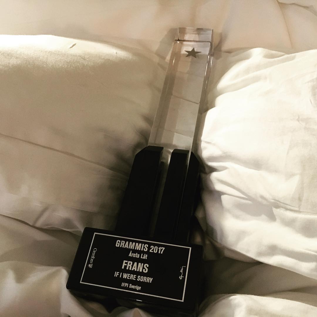 FransJWUpdates's tweet photo. Winner of Song of the year. 🎉🎉
(Picture @cardiacrecordss via Instagram) https://t.co/dDIzyfQ5TD