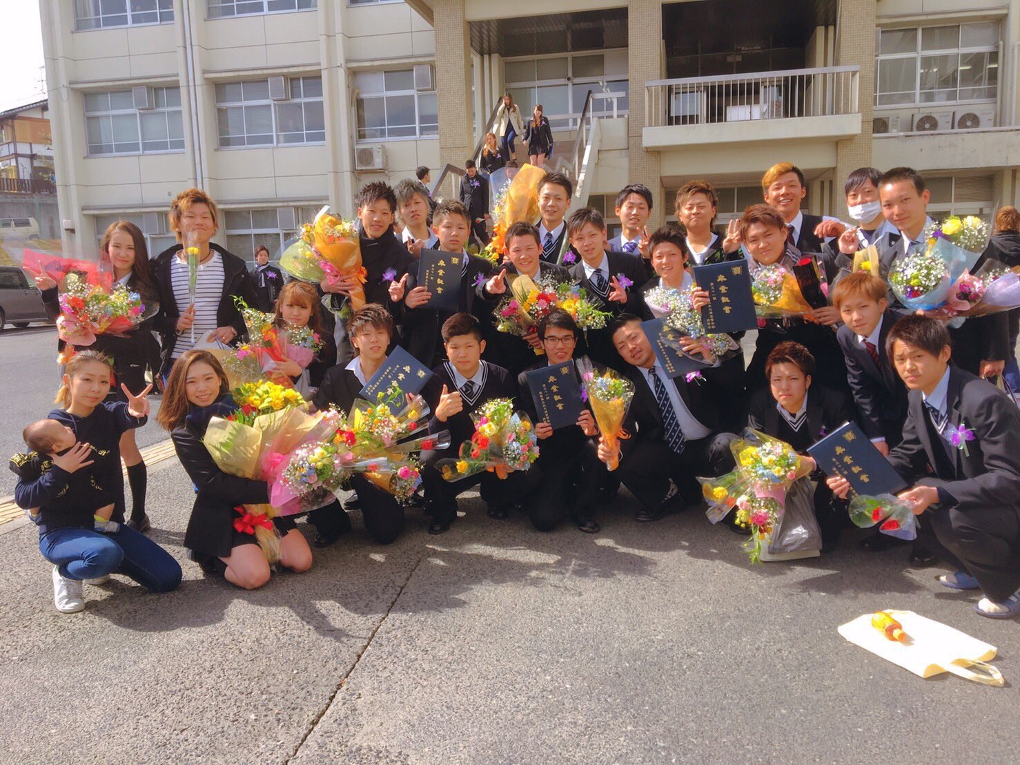 ট ইট র はるき 滋賀県立北大津高等学校 今日北大津高校卒業しました ほんまに全然実感ないけどこれから専門など頑張って行きます 花をくれたまっちゃん はるや かいと たくま あすか ねね ほんまにありがとう みんなほんとうに大好きです ট ইট র はるき 滋賀県立北大津高等学校 今日北大津高校卒業しました ほんまに全然実感ないけどこれから専門など頑張って行きます 花をくれたまっちゃん はるや かいと たくま あすか ねね ほんまにありがとう みんなほんとうに大好きです