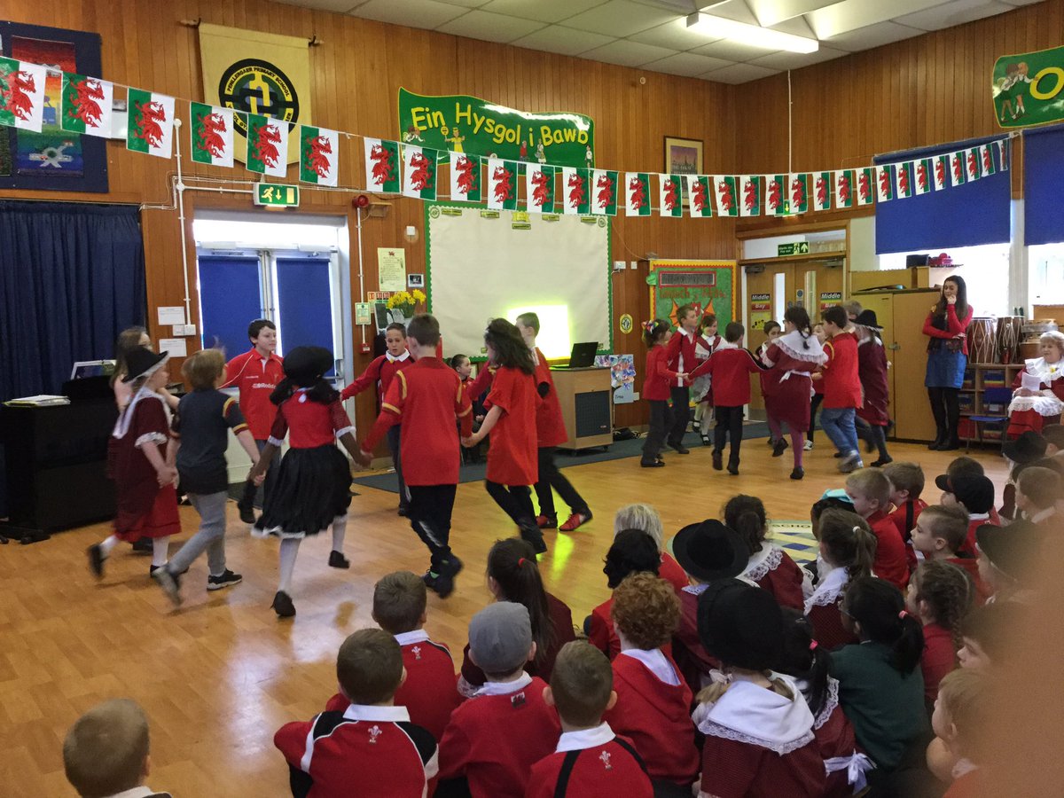 PenllergaerP's tweet photo. Year 3/4 have enjoyed taking part in the School Eisteddfod today. #pps3/4 #ppscym https://t.co/JjJyTYDBIz