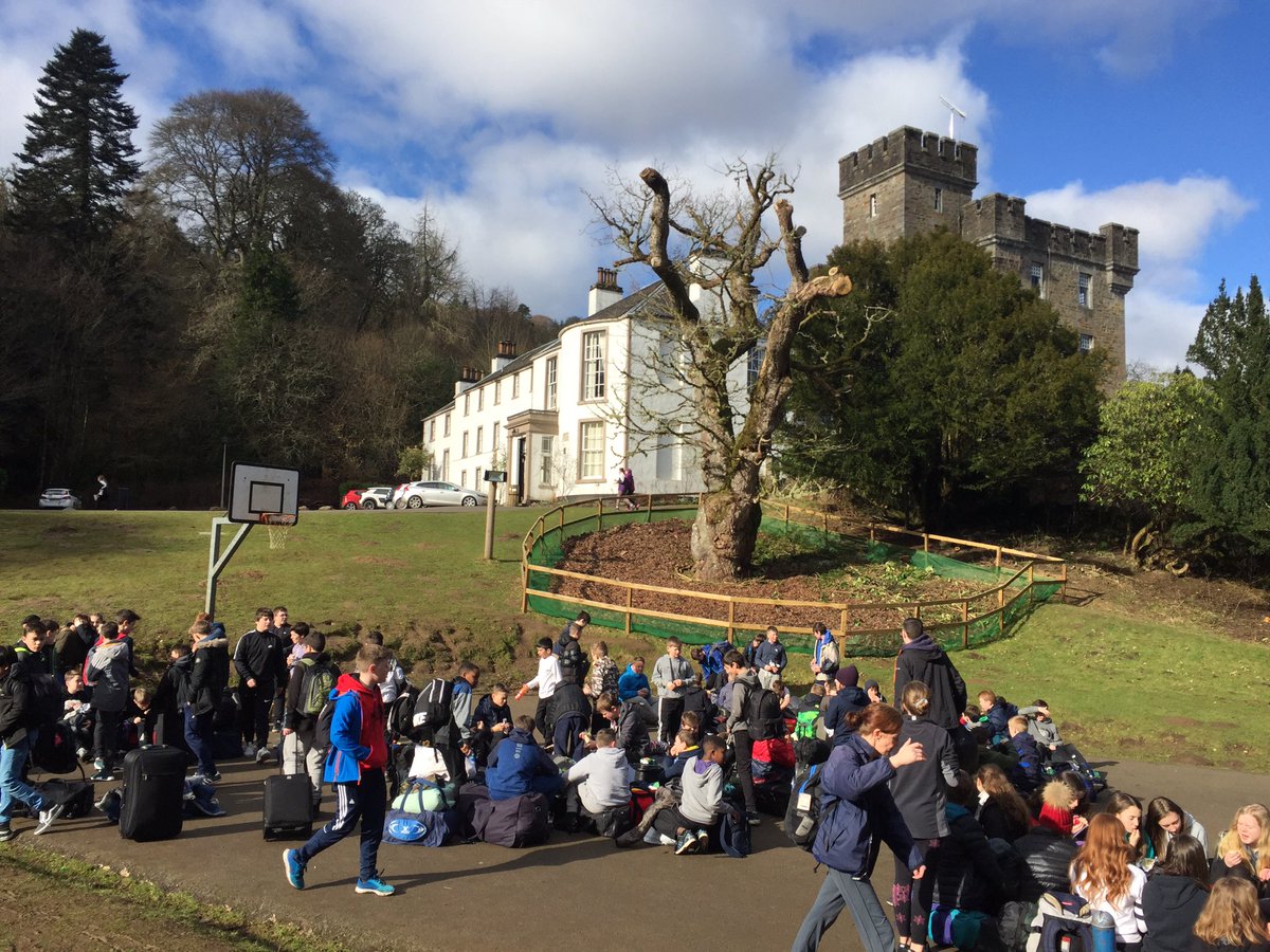 All arrived safely at Dalguise! Time for some lunch 🍎🍌🍞☀️