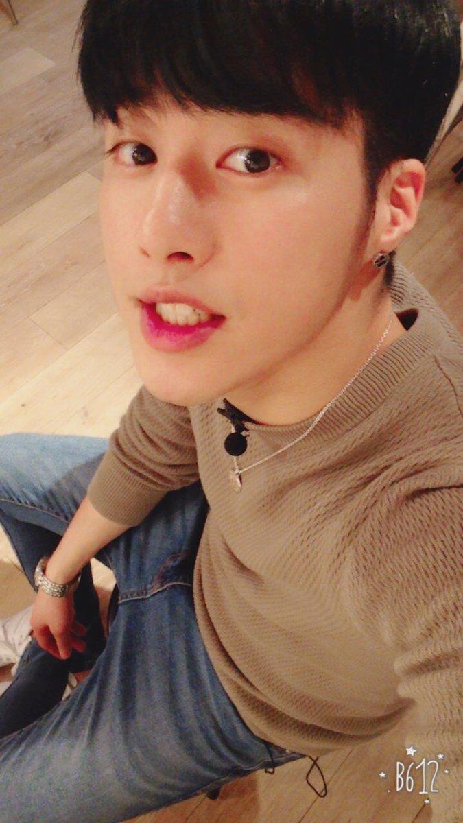 joonho_suf's tweet photo. まってますよーーーーんー？😍😘😍😘😍😘😍😘

#SHOWROOM #BEESHUFFLE #ジュノ https://t.co/kcNACcXC3F