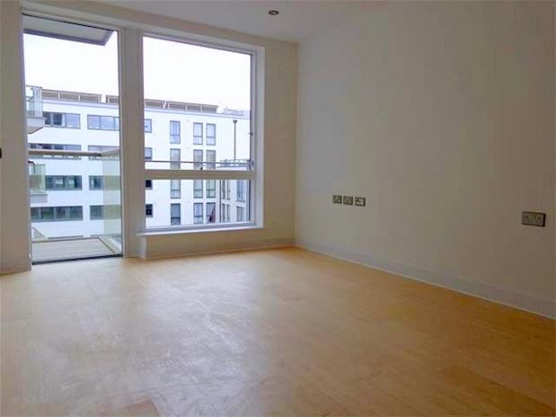 Lovely 1 bed in #Haggerston #N1 to #Rent facing #kingslandbasin To arrange viewing please call 02077225022