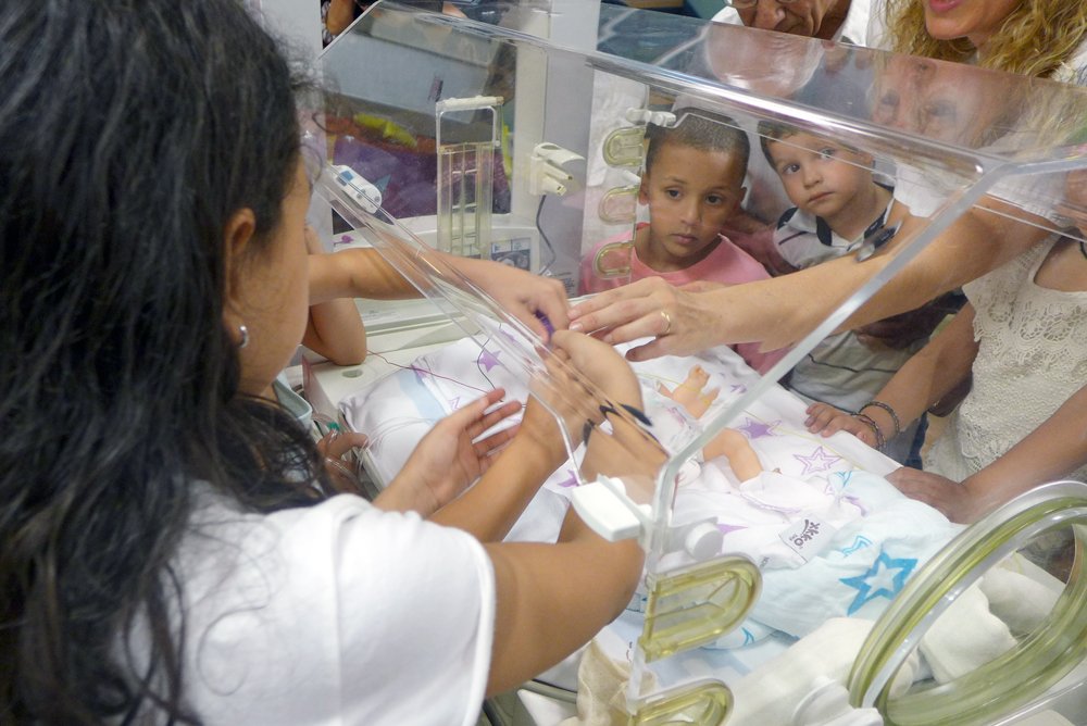 vallhebron's tweet photo. El #ProjecteGermans de #neonatologiavh a @EFCNIwecare Thanks! https://t.co/V4hf9stJO9 #NIDCAP https://t.co/k5RACcp9Qg