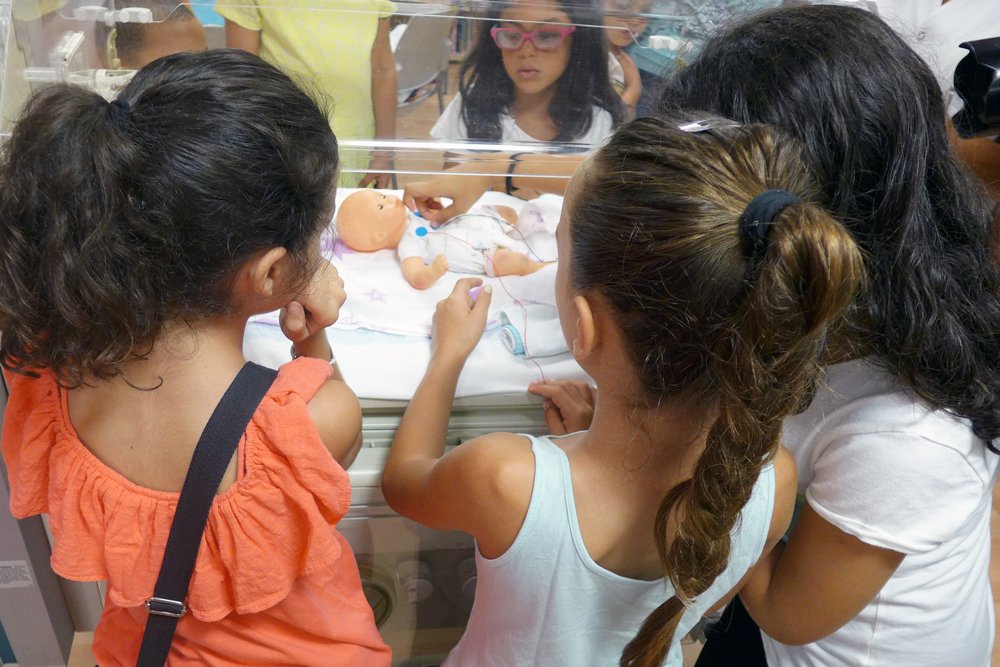 vallhebron's tweet photo. El #ProjecteGermans de #neonatologiavh a @EFCNIwecare Thanks! https://t.co/V4hf9stJO9 #NIDCAP https://t.co/k5RACcp9Qg
