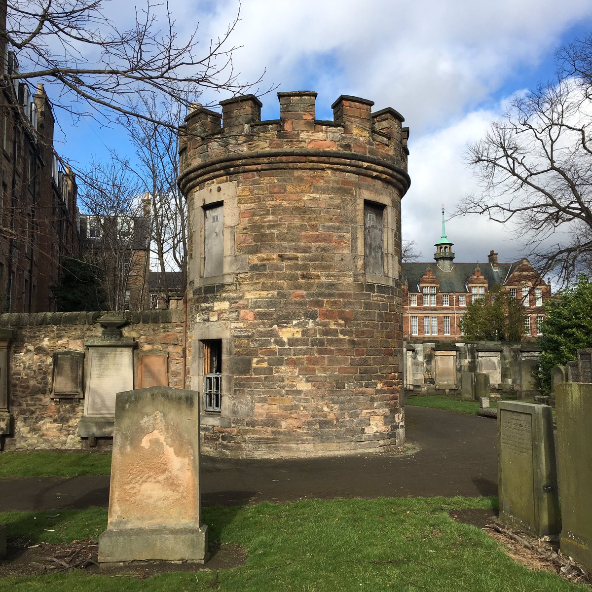 Johngbaxter's tweet photo. The watchtower at East Preston Street Burial Ground, Edinburgh,(formerly Newington Burial Ground). From the days of the resurrectionists. https://t.co/KjCjz71dTr