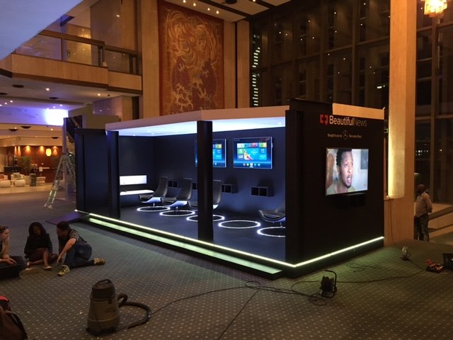 TimberSet's tweet image. Big thank you to Witch &amp;amp; Wizard for this gig. And a huge thank you to the Stage Front guys who helped me pull this off.