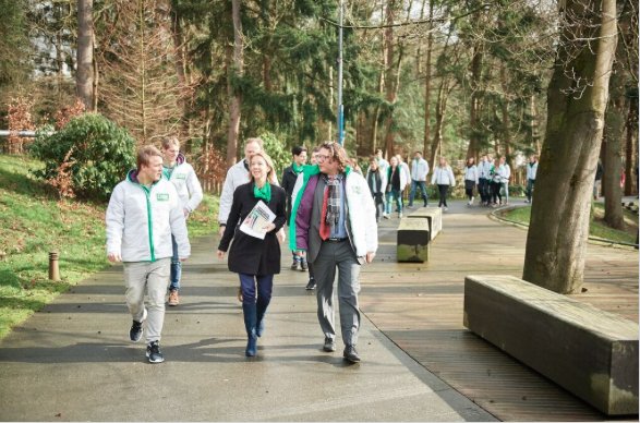 In de Apenheul presenteert <a href="/SvVeldhoven/">Stientje v Veldhoven</a> haar duurzame plan voor warme huizen met een lage energierekening ➡ d66.nl/heel-nederland… #stemD66
