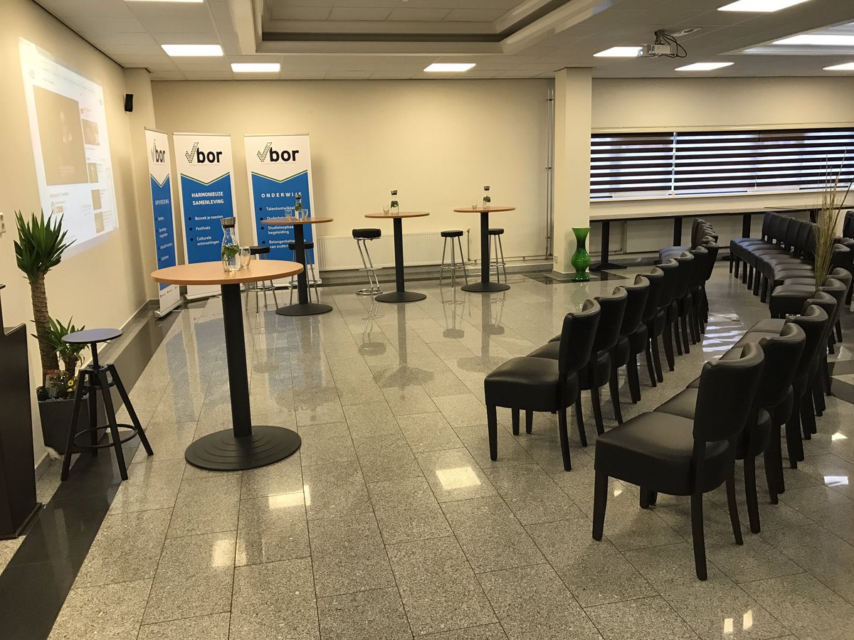 vbornl's tweet photo. De zaal is er helemaal klaar voor!!! #verkiezingen #debat #010 #rotterdam #vbor https://t.co/yFiaooU9k4