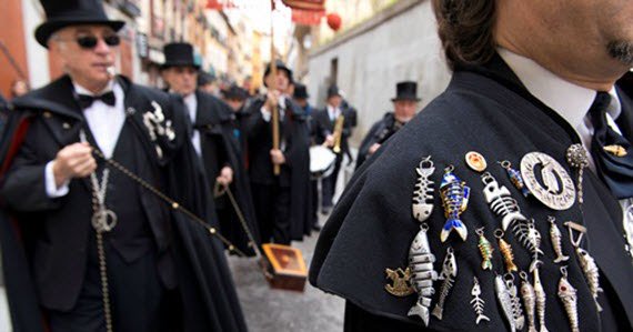 ociopormadrid's tweet photo. El Entierro de la sardina y gigantes y cabezudos. Hoy miércoles 1 de marzo finaliza el Carnaval https://t.co/MA3npASENA #Carnaval https://t.co/G1GNhU4udl