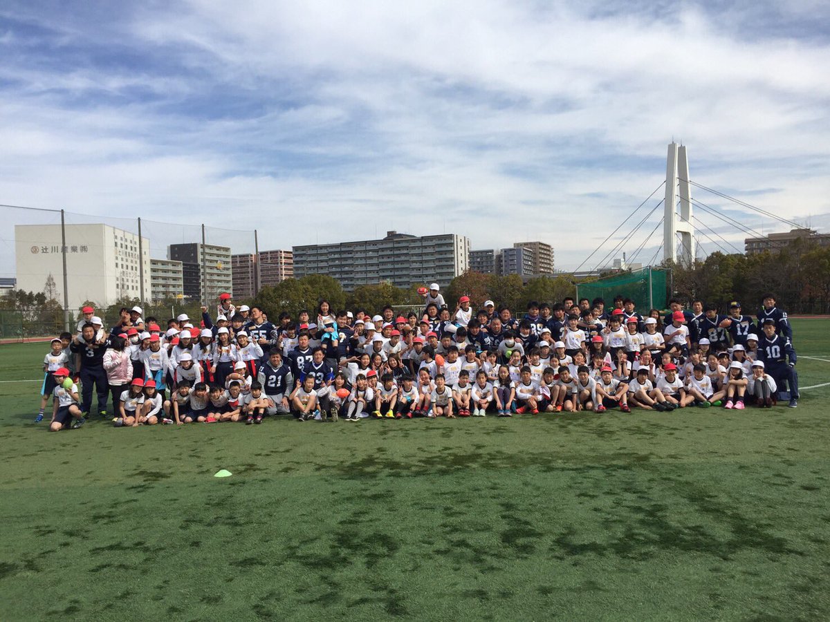 桃山学院大学アメリカンフットボール部 Twitterissa フラッグ指導 今日 和泉市立緑ヶ丘小学校5年生の皆さんに桃山学院大学のグラウンドへ来てもらい2回目のフラッグフットボール指導を行いました 授業の後半はチームで対戦もしました 最後に フラッグ