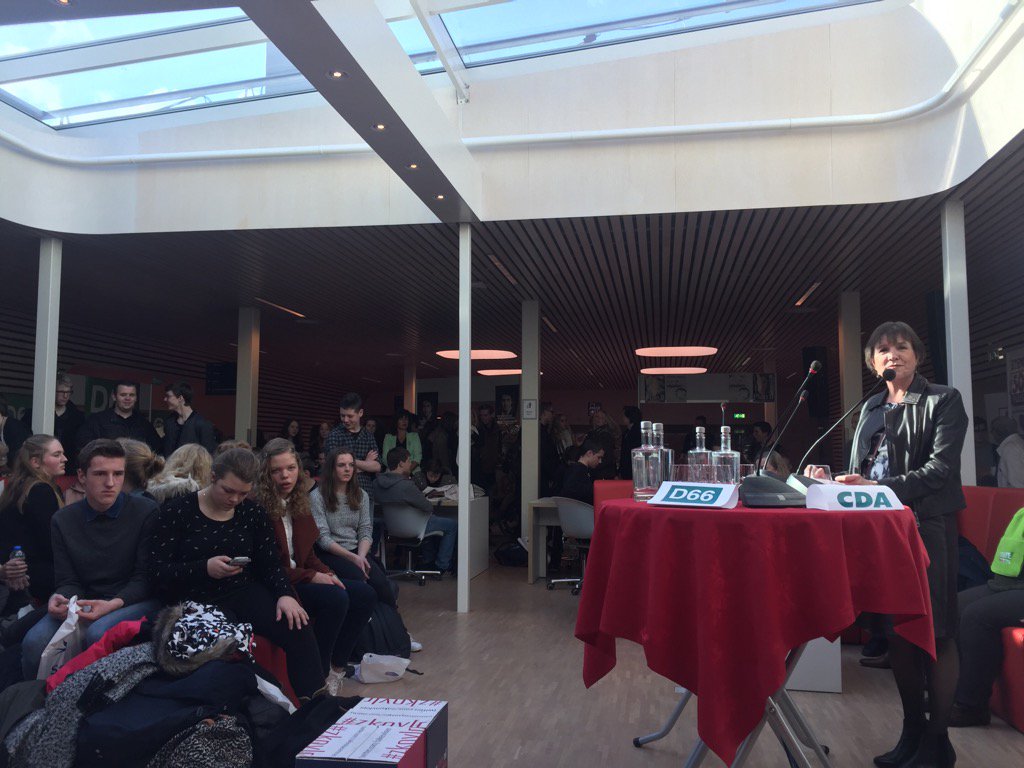 Aanwezig in #Emmen bij het jongerendebat in de StendenHogeschool in #Emmen #CDA