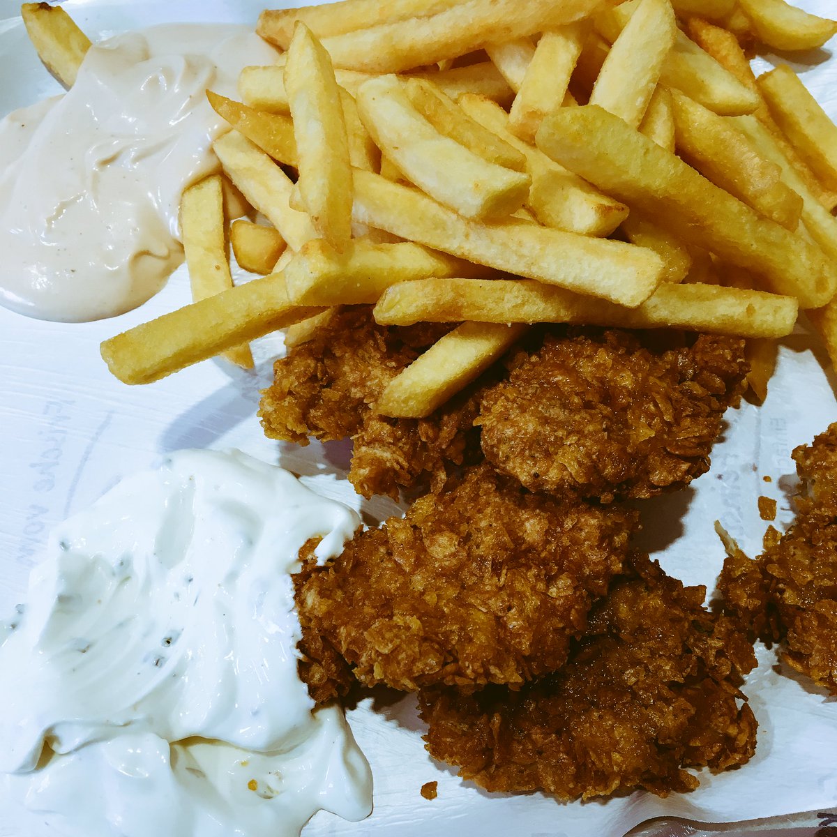 So, wir waren schön während der MiPa Pommes und Chicken Nuggets jagen. Jetzt versucht der Kurze Mittagschlaf. Mal sehen, ob es klappt.