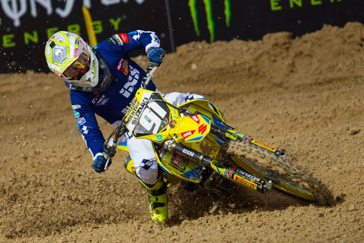 motocrossvice's tweet photo. Stefan Everts talks about Arminas Jasikonis' visa issues, the 2018 RM-Z450WS and Jeremy Seewer... https://t.co/WEE23N8e9o https://t.co/aVbxoG3dSF