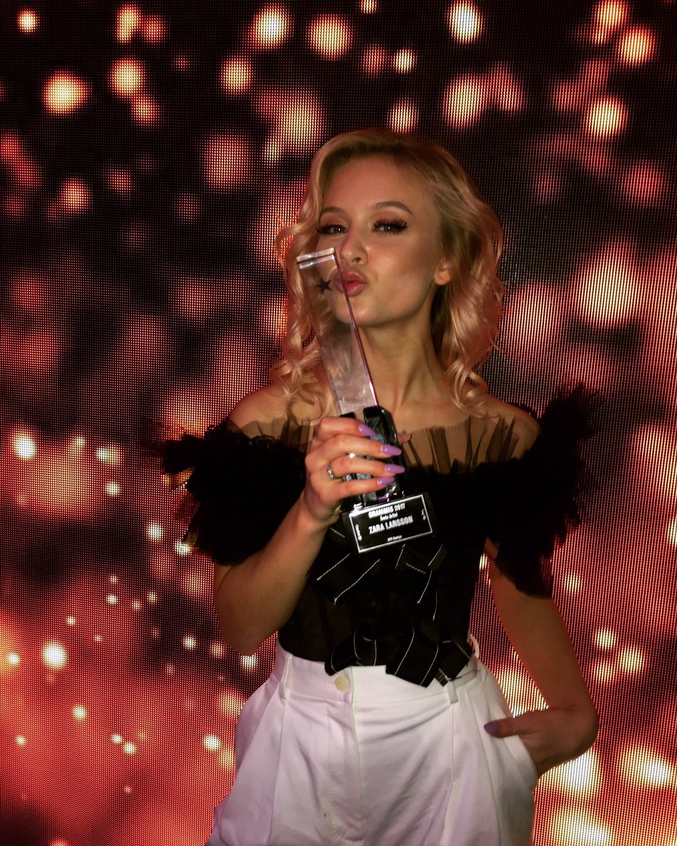 blackbutter's tweet photo. That's our girl 🔥🔥 Congratulations @zaralarsson on winning 'Artist of the Year' #grammis17
❤️ to our friends at @TENMusicGroup https://t.co/wUJlCAVCmf