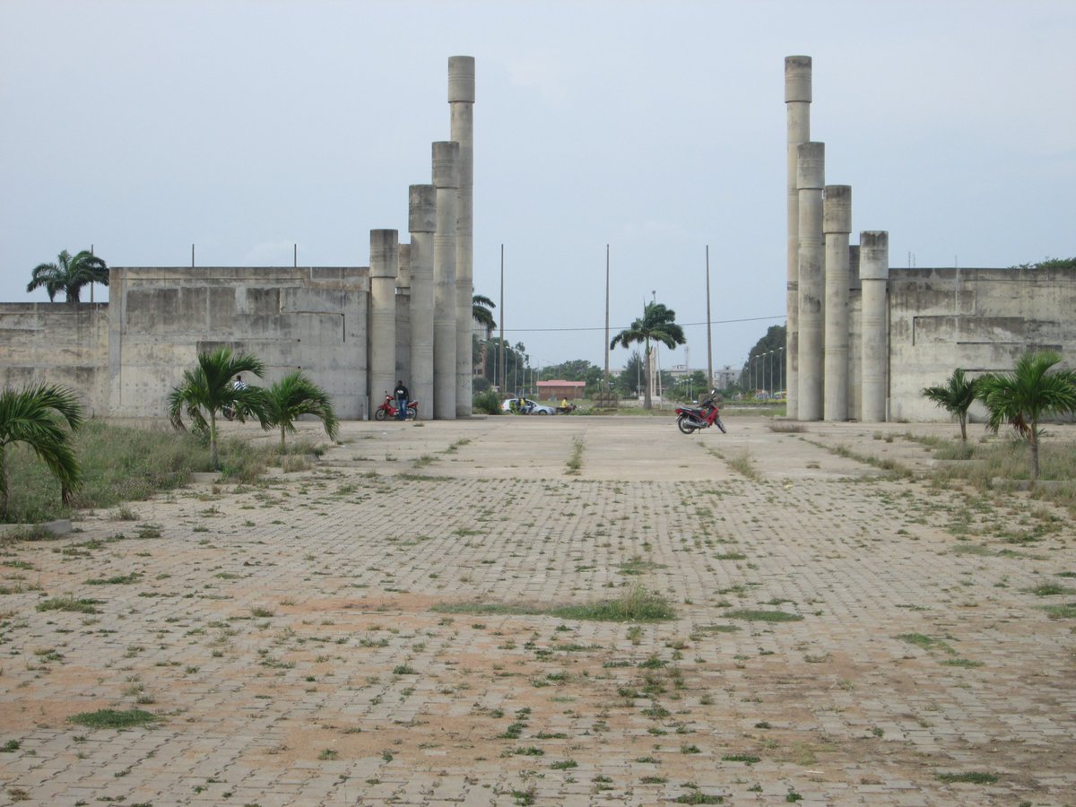 gobenintours's tweet photo. #ReturnGate in #Cotonou a place you have to visit in a Symbol of #Reconciliation with the #Soon of the #Slaves sold by our #GrandFathers https://t.co/MZu9vh8vbK