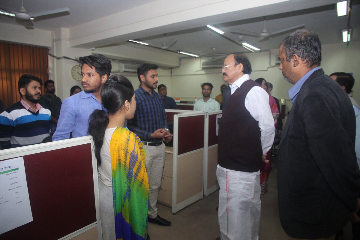 MIB_India's tweet photo. HMIB Sh @MVenkaiahNaidu &amp; MoS I&amp;B Sh @Ra_THORe visiting Social Media Hub in Soochna Bhawan, New Delhi https://t.co/ocufq2k03M