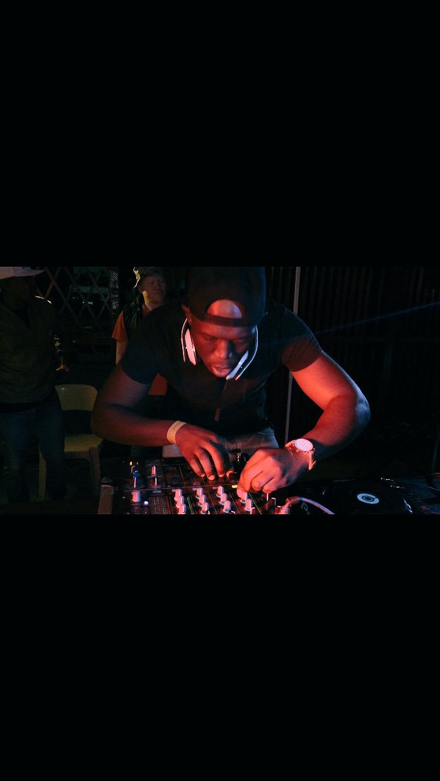 mxovadj's tweet photo. 26/03/17
#JAMSHACK! https://t.co/HR5zYtTOjp