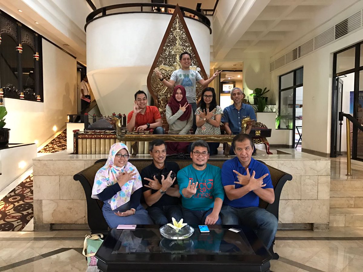marezabach's tweet photo. Alhamdulillah deal skembiz DWS - ISAT 2017. Semoga mengkontribusi 3X3D! #LivingTheTelkomWay #KipasFunkyDWS https://t.co/SRaOe4BUpJ