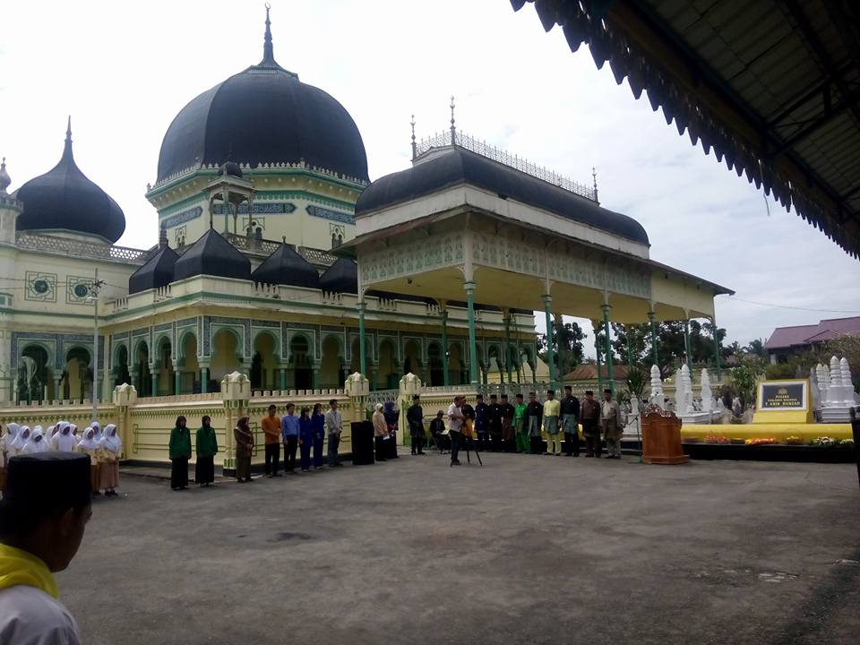 Jaring_Halus's tweet photo. Peringatan 106 Tahun Pahlawan Melayu dan Penyair Tengku Amir Hamzah dihadiri Sultan Negeri Langkat Tuanku Azwar Abdul Djalil @Info_Langkat https://t.co/b4XlvyEwa0