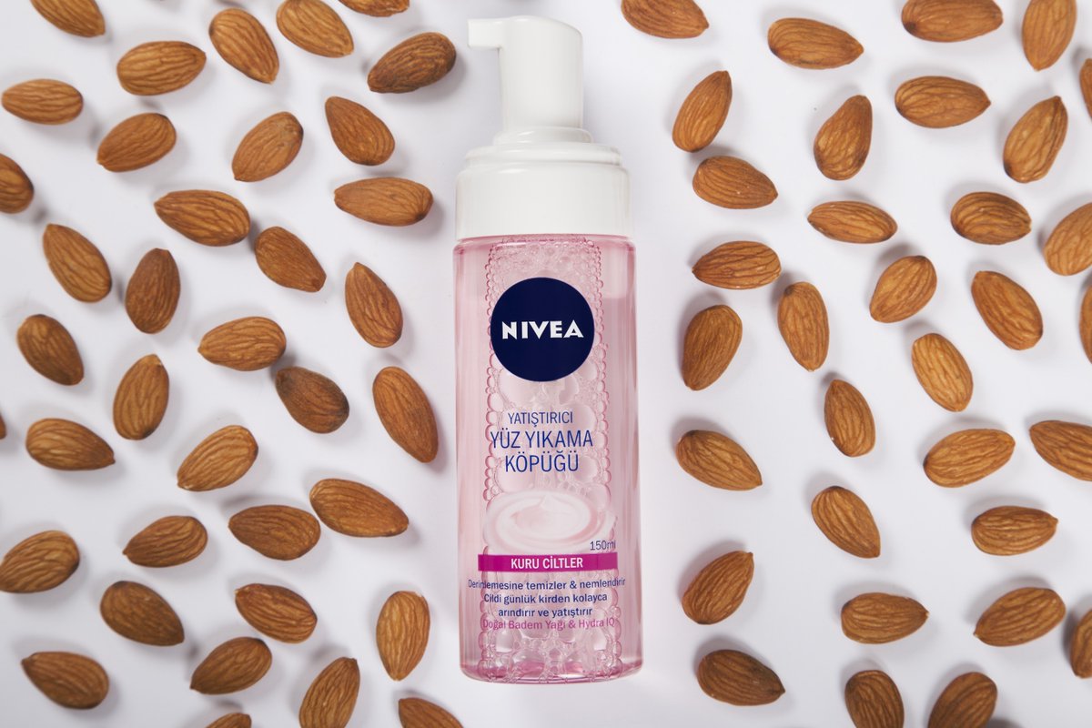 Doğal badem yağı içeren formülüyle, cildinize iyi gelecek pembe bir sır var: NIVEA Yatıştırıcı Yüz Yıkama Köpüğü
