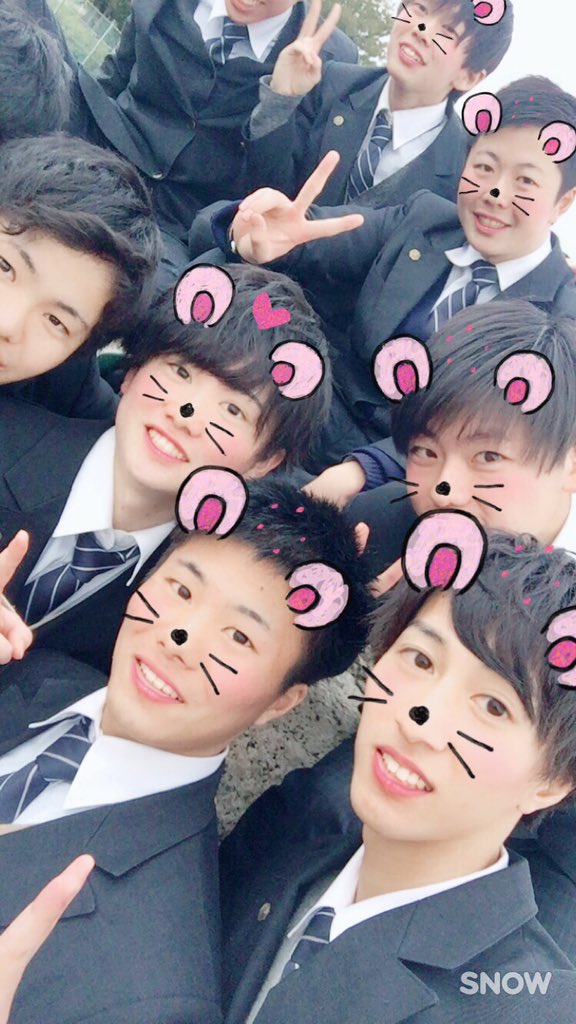 daimabaseball31's tweet photo. 今日川越高校を卒業しました🌸
辛い時などありましたが、たくさんの友達が支えてくれて本当に感謝しています。
この三年間で出来た最高の絆は一生の物だと思うので大切にしていきたいです。
大学行っても仲良くしてください😁
あと、たくさんの誕生日プレゼントありがとう😎美味しく頂きます😋 https://t.co/Ntoj0Ds11f
