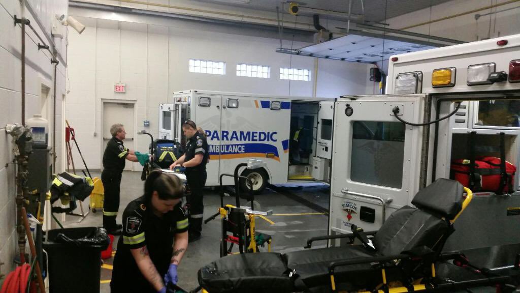 Opseulocal303's tweet photo. 'A' platoon rocking out the ambulance deep clean.Anyone else want to share a pic of ambulance deep clean? #elbowgrease #goodtunes #teamwork https://t.co/B9Pbj5AEyG