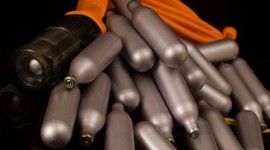 Wat is lachgas en hoe schadelijk is het voor je gezondheid? bit.ly/2m7jTI5 #lachgas #gezondheid #risico