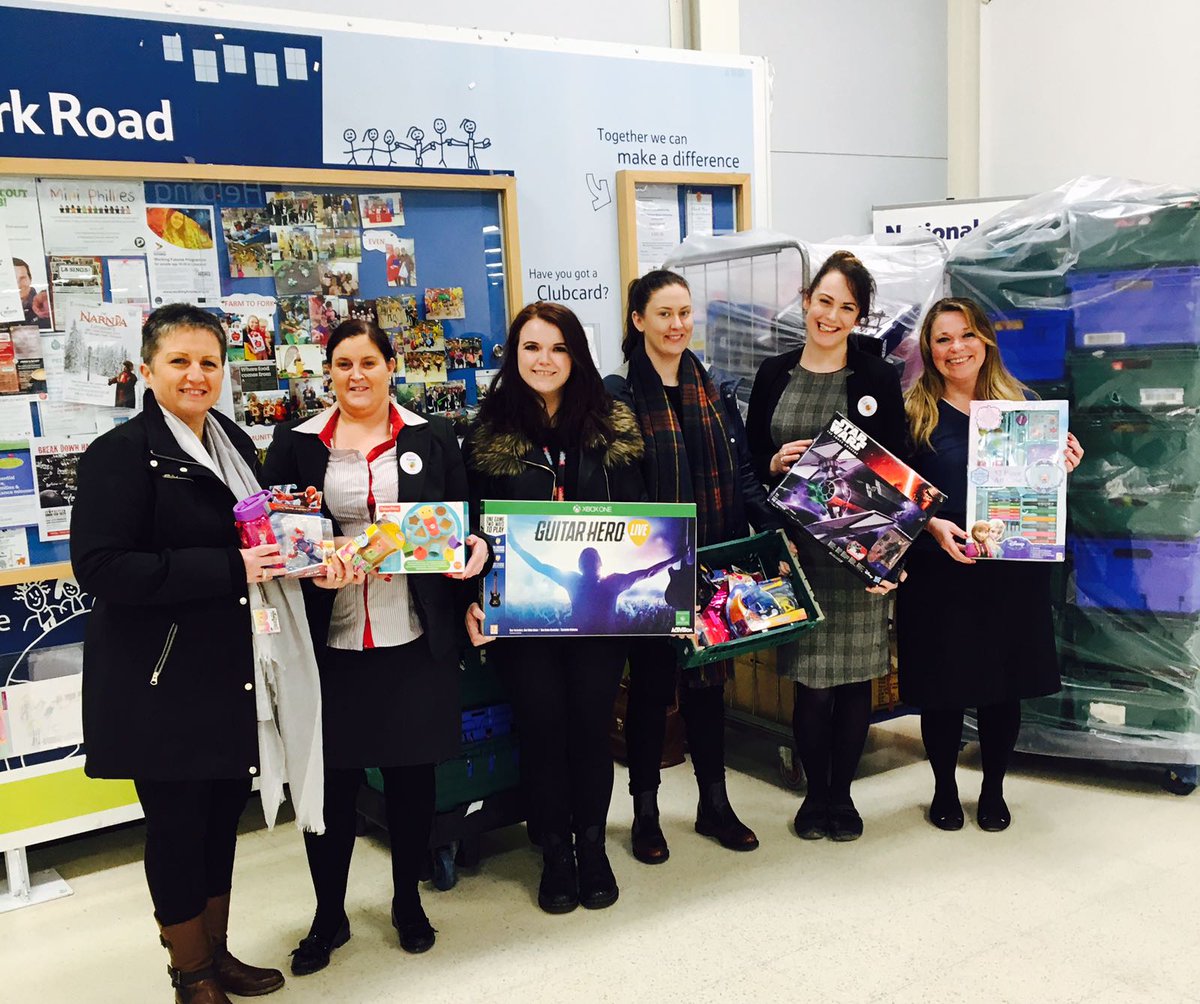 cashforkidsliv's tweet photo. Big thanks to @TescoParkRoad for donating so many toys to CFK!! We are looking forward to teaming up in our future campaigns @Tesco_North https://t.co/dQwRp6DcpS