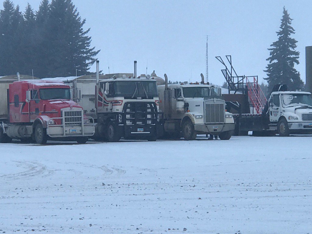 ezgoingtype's tweet image. Is it just me? Or does that cab-over look like it could star in a Stephen King movie?